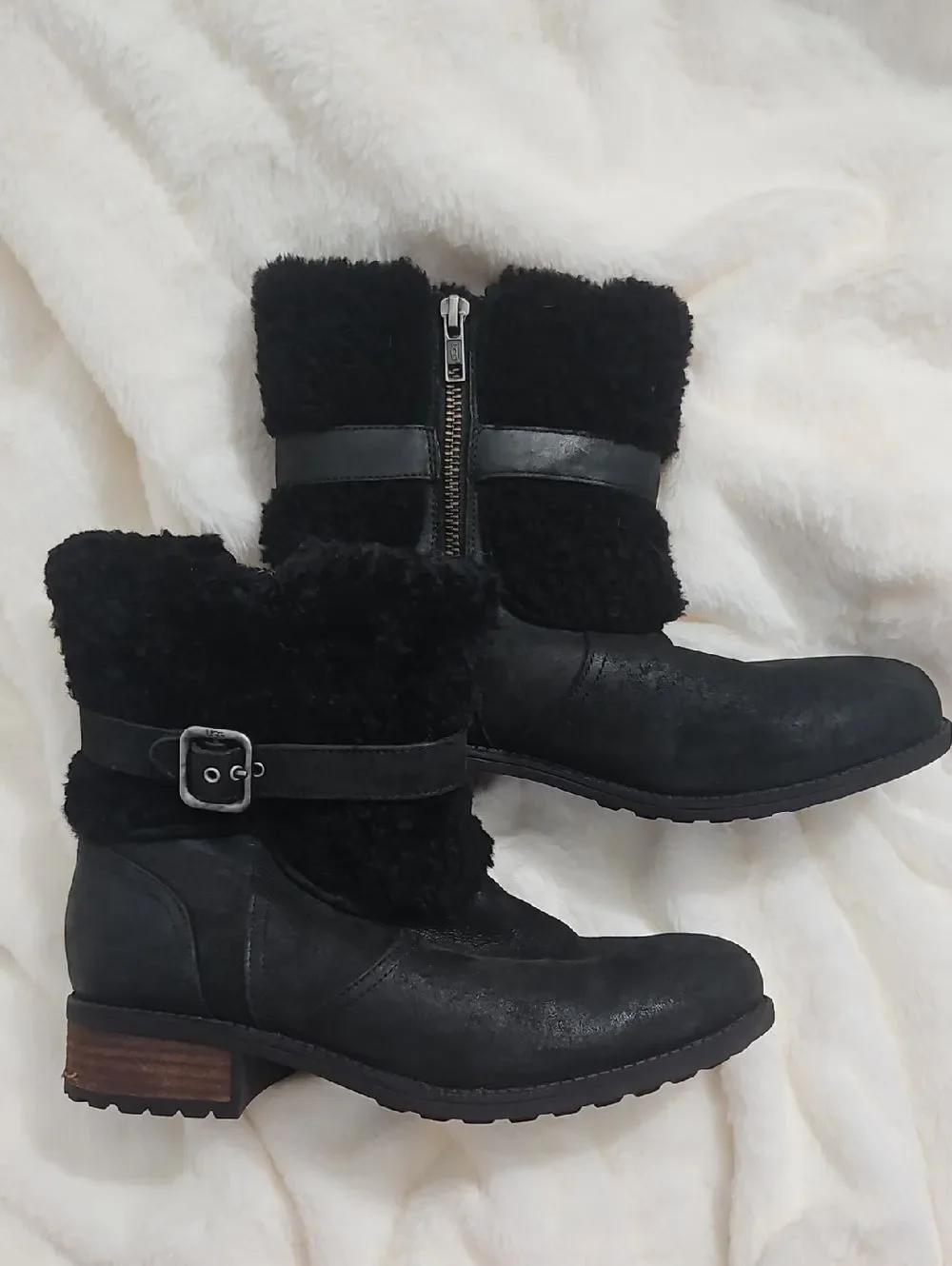 UGG Blayre II Sheepskin Moto Ankle Boots Black Leather Water Resistant  Size 9
